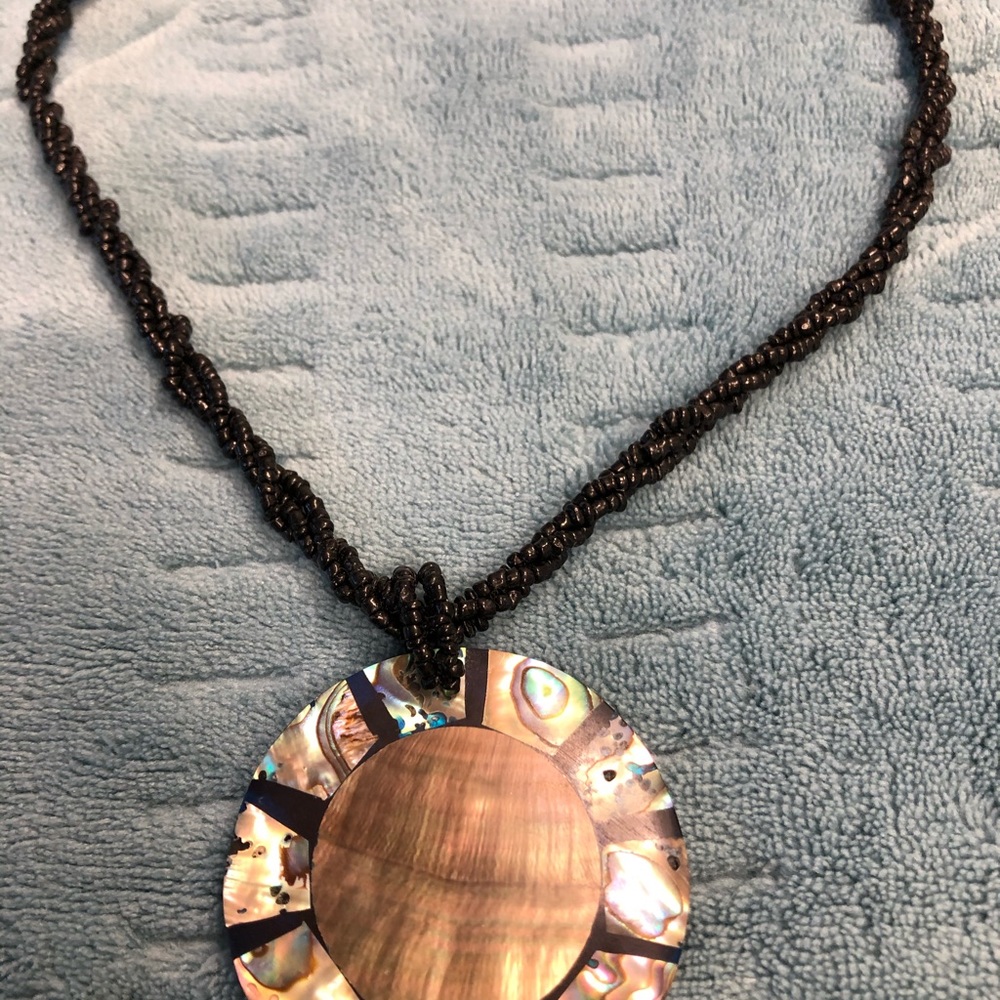 Shell and bead necklace - Picture 3 of 3